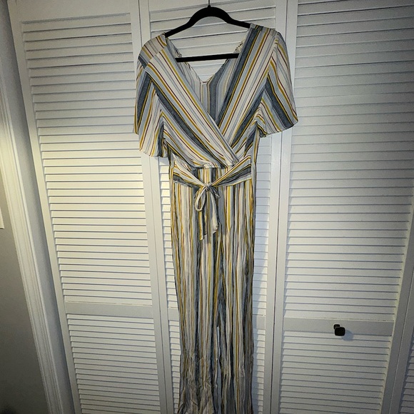 Cute Miami brand jumpsuit/romper - Picture 3 of 3